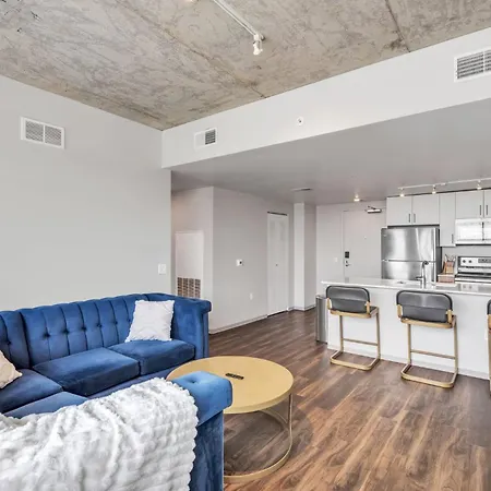 Stylish 3Br Urban Retreat With Downtown Views And Pool Apartment